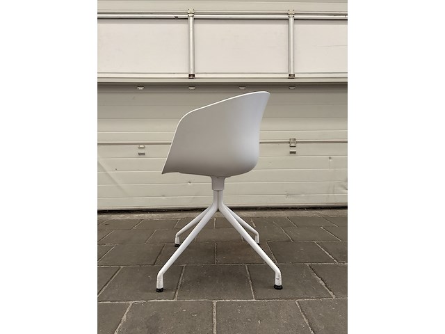 Design stoel draaibaar - afbeelding 3 van  4