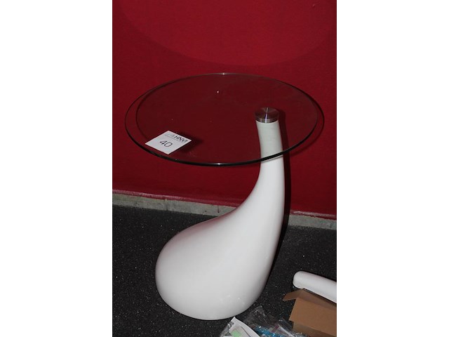 Design tafel met glazenblad, doorsnede blad 45 cm en totale hoogte 54 cm. - afbeelding 2 van  2
