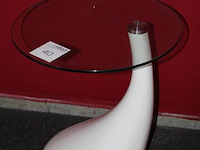 Design tafel met glazenblad, doorsnede blad 45 cm en totale hoogte 54 cm. - afbeelding 2 van  2