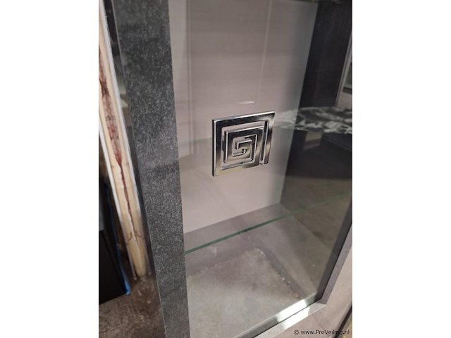 Design vitrinekast, beton/steenlook v.v. glazen uitsparing - afbeelding 2 van  5