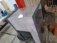 Design vitrinekast, beton/steenlook v.v. glazen uitsparing - afbeelding 4 van  5
