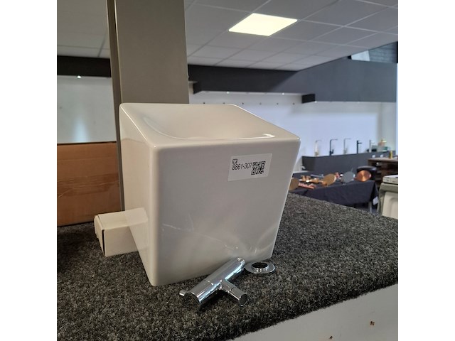 Designfontein cubo, glans wit - afbeelding 1 van  7