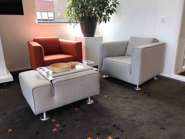 Designon stock bank met 2 fauteuils en salontafel - afbeelding 1 van  3
