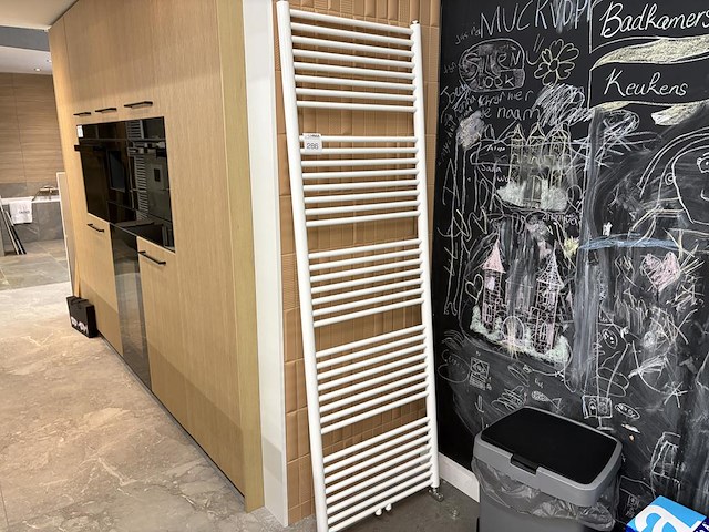 Designradiator afm. 60 x 190 cm. - afbeelding 1 van  2