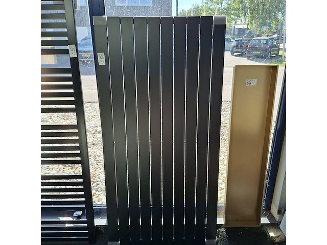 Designradiator hr badmeubelen, base +++, mat zwart - afbeelding 1 van  5