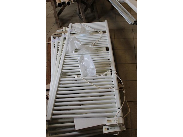 Designradiator plieger met interne thermostaat. afmeting 60 x 170 cm. - afbeelding 2 van  2
