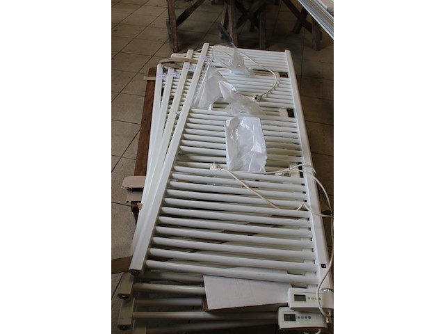 Designradiator plieger met interne thermostaat. afmeting 60 x 170 cm. - afbeelding 2 van  2