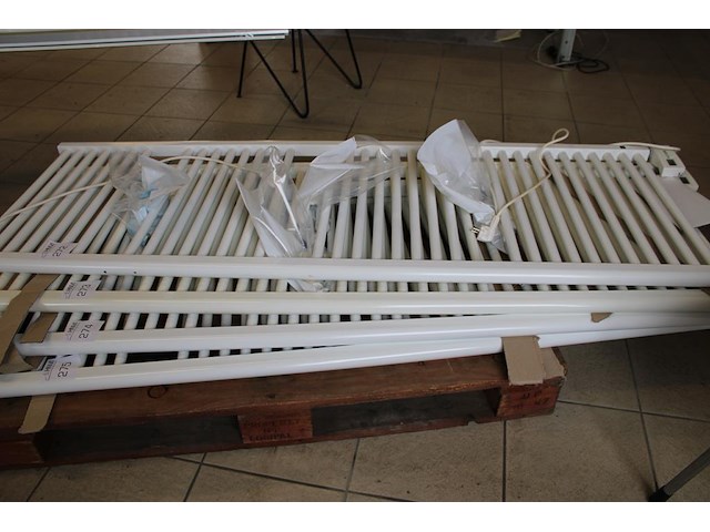 Designradiator plieger met interne thermostaat. afmeting 60 x 170 cm. - afbeelding 1 van  2