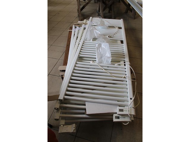 Designradiator plieger met interne thermostaat. afmeting 60 x 170 cm. - afbeelding 2 van  2