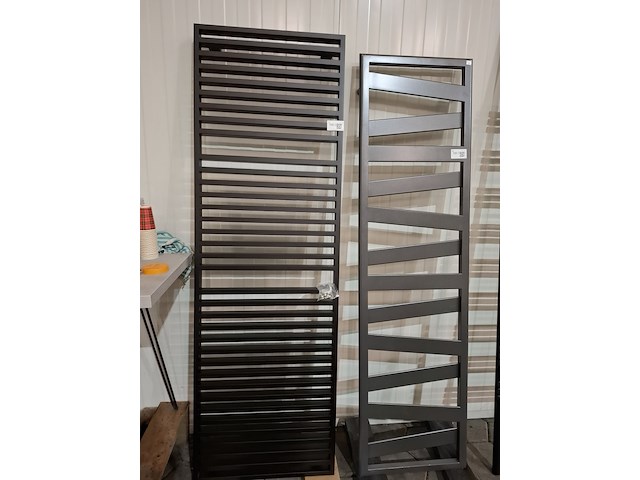 Designradiator vasco, arche, black january mat - afbeelding 1 van  3