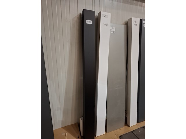 Designradiator vasco, beams, mat zwart - afbeelding 1 van  4