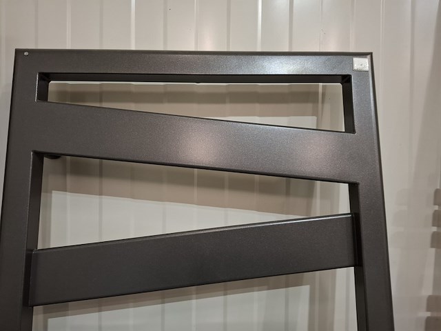 Designradiator zehnder, ribbon, antraciet ral 7016 - afbeelding 2 van  4