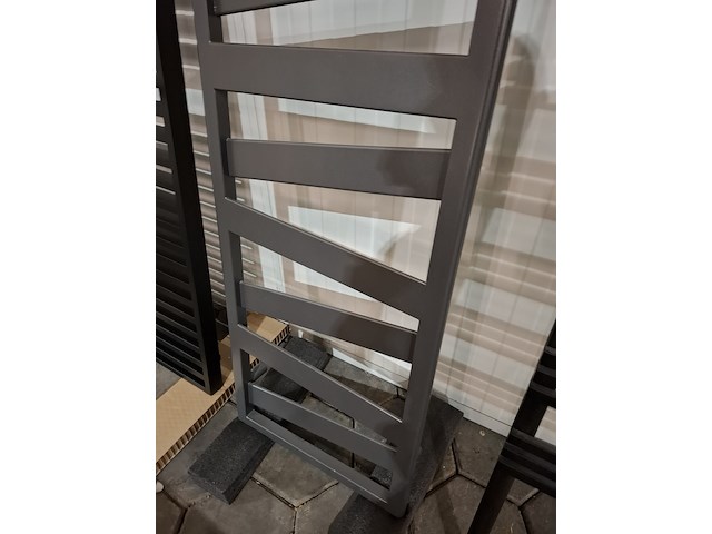 Designradiator zehnder, ribbon, antraciet ral 7016 - afbeelding 4 van  4