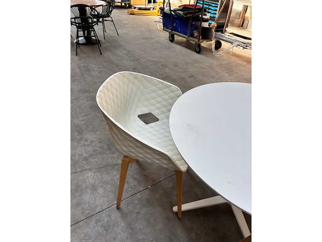 Designtafel met 3 stoelen - afbeelding 3 van  4