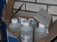 Desinfectiemiddel zep d7. 6 flacons van 2 liter met doseerpomp. - afbeelding 2 van  2