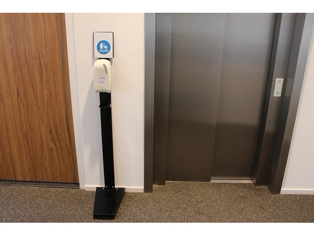 Desinfectiezuil met sensor - afbeelding 1 van  2