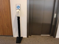 Desinfectiezuil met sensor