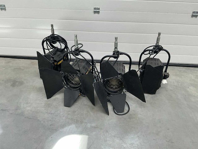 Desisti leonardo 1kw fresnel spotlight (4x) - afbeelding 1 van  4