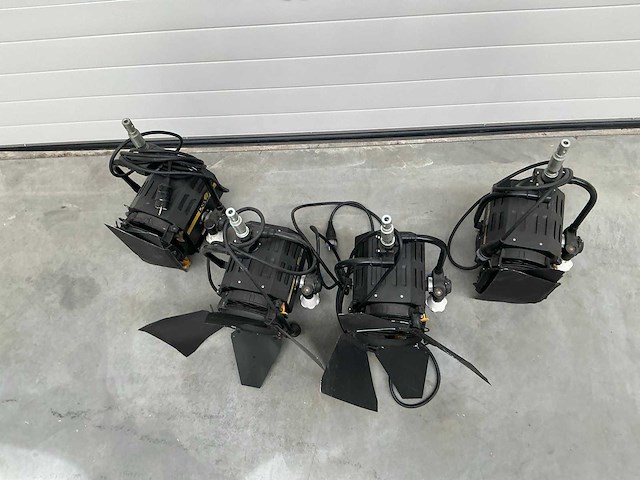 Desisti leonardo 1kw fresnel spotlight (4x) - afbeelding 2 van  4