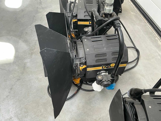 Desisti leonardo 1kw fresnel spotlight (4x) - afbeelding 3 van  4