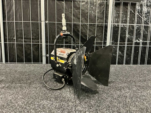 Desisti leonardo 310/11 1kw spotlight (10x) - afbeelding 2 van  9