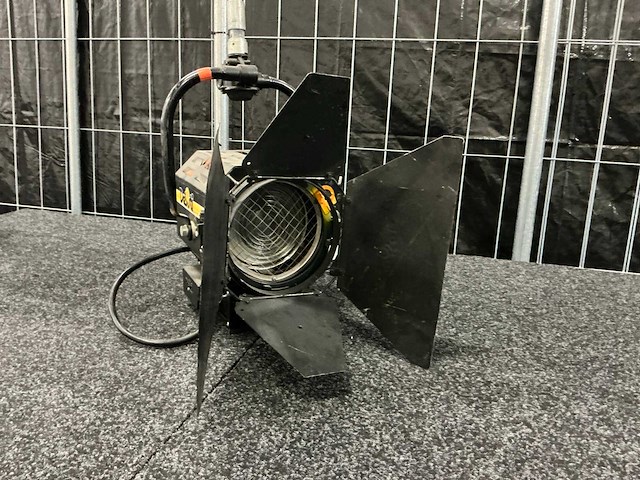 Desisti leonardo 310/11 1kw spotlight (10x) - afbeelding 3 van  9