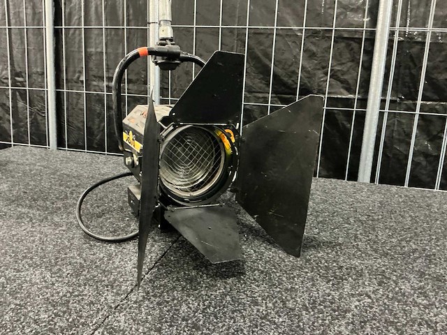 Desisti leonardo 310/11 1kw spotlight (11x) - afbeelding 3 van  9