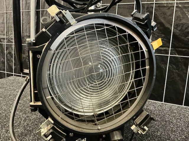 Desisti leonardo 321 2kw spotlight (3x) - afbeelding 4 van  9