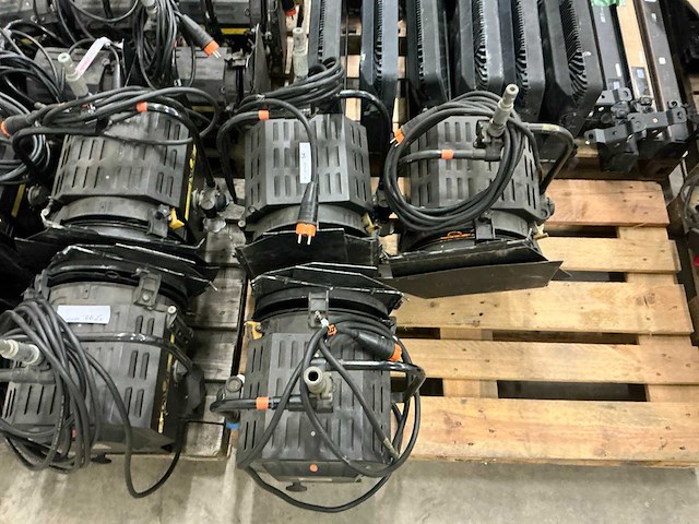 Desisti leonardo 321 2kw spotlight (3x) - afbeelding 8 van  9