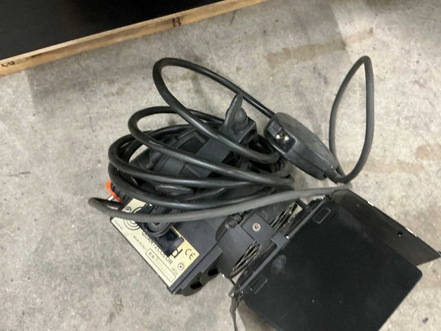 Desisti / strand 500w fresnel (14x) - afbeelding 3 van  5