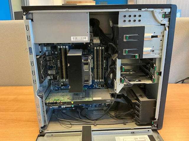 Desktop - hewlett-packard - z440 workstation - afbeelding 4 van  5