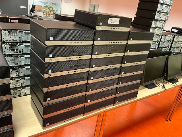 Desktop - hp - hp elitedesk 800 g3 sff (23x) - afbeelding 3 van  3
