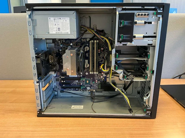Desktop - hp - z240 tower workstation - afbeelding 5 van  5