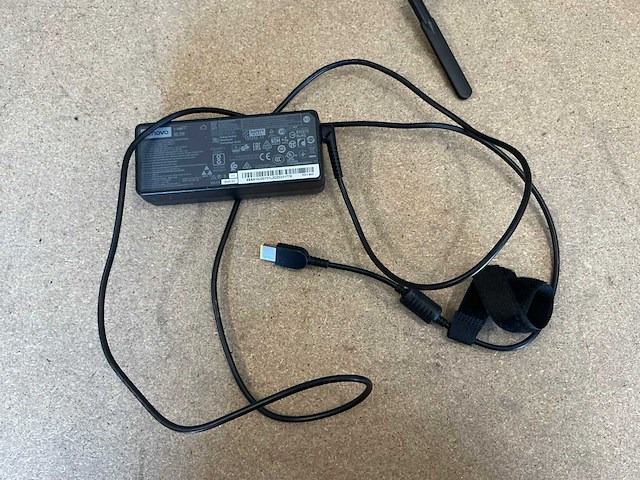 Desktop - lenovo - 10t7004lmh - afbeelding 4 van  5