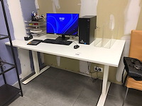 Desktop met bureau