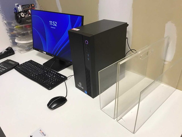 Desktop met bureau - afbeelding 2 van  2