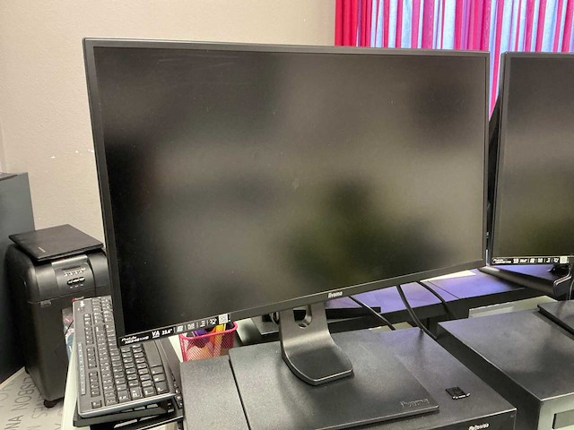 Desktop met monitor - afbeelding 2 van  7