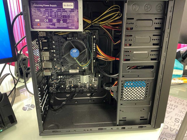 Desktop met monitor - afbeelding 6 van  7