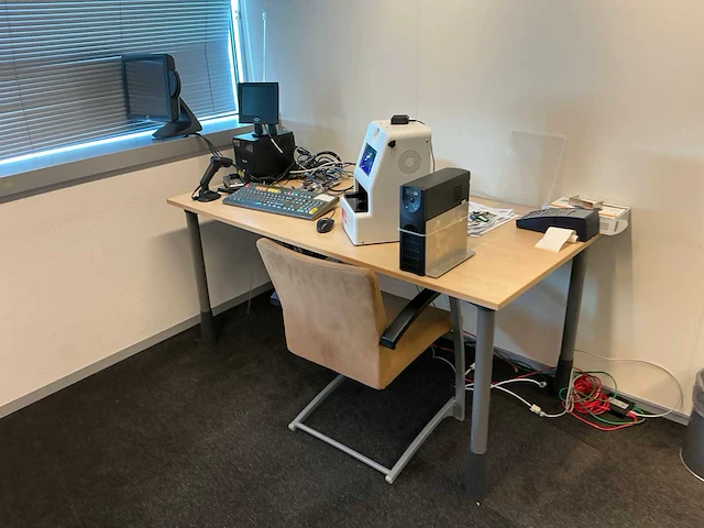 Desktops, upsen en kassa apparatuur met 2 bureaus - afbeelding 2 van  17