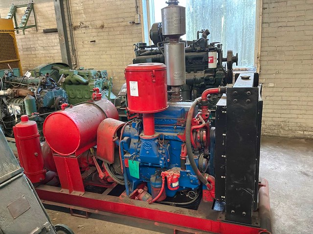 Detroit dieselmotor met pompunit - afbeelding 1 van  10