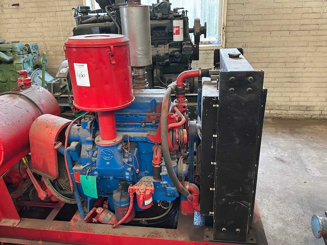 Detroit dieselmotor met pompunit - afbeelding 3 van  10