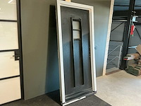 Deur met kozijn. - afbeelding 1 van  5