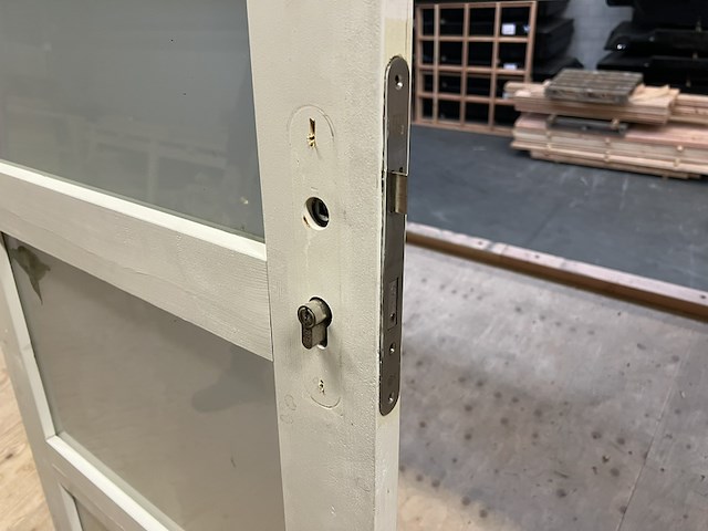 Deur, wit gespoten hillhout - afbeelding 2 van  3