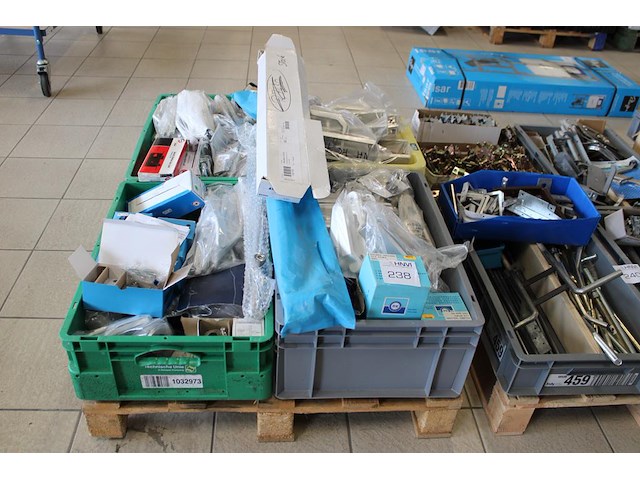 Deurbeslag, bijzetsloten, klinken, deurplaten, insteeksloten, etc. - afbeelding 1 van  3