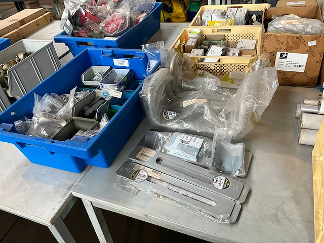 Deurbeslag en divers - afbeelding 1 van  5