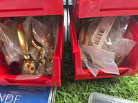 Deurbeslag in magazijnbak en bad accessoires mix kavel, diverse - afbeelding 2 van  11
