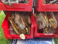 Deurbeslag in magazijnbak en bad accessoires mix kavel, diverse - afbeelding 3 van  11