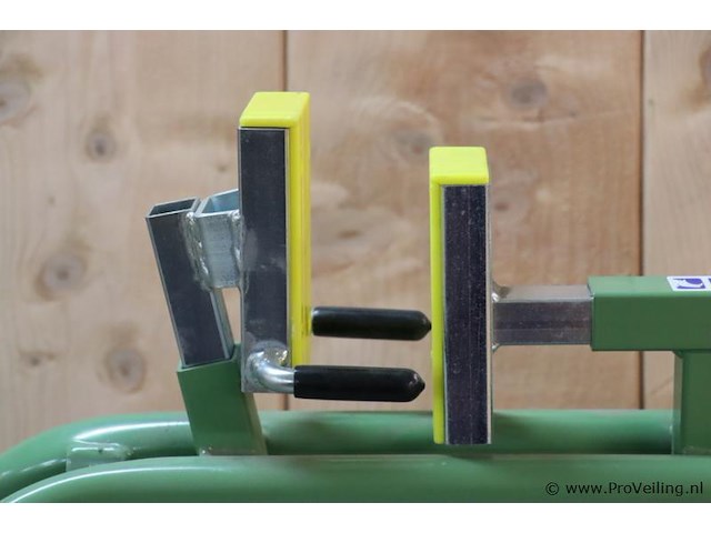 Deurklem voor het klemmen van deuren tijdens montage en bewerking - afbeelding 2 van  4