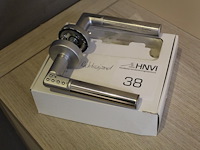 Deurklink met code rechtswijzend. code aanwezig - afbeelding 1 van  2