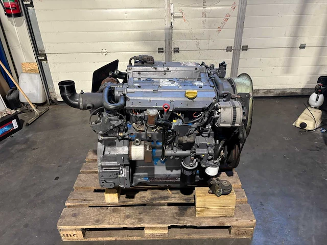 Deutz - bf4m 1012e - dieselmotor - afbeelding 1 van  12